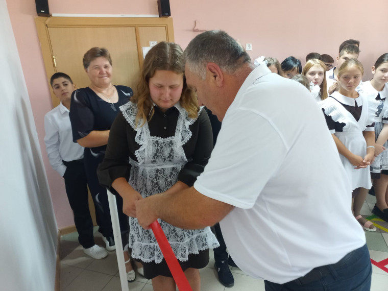 Открытие центра естественно-научной и технологической направленностей "Точка роста"..